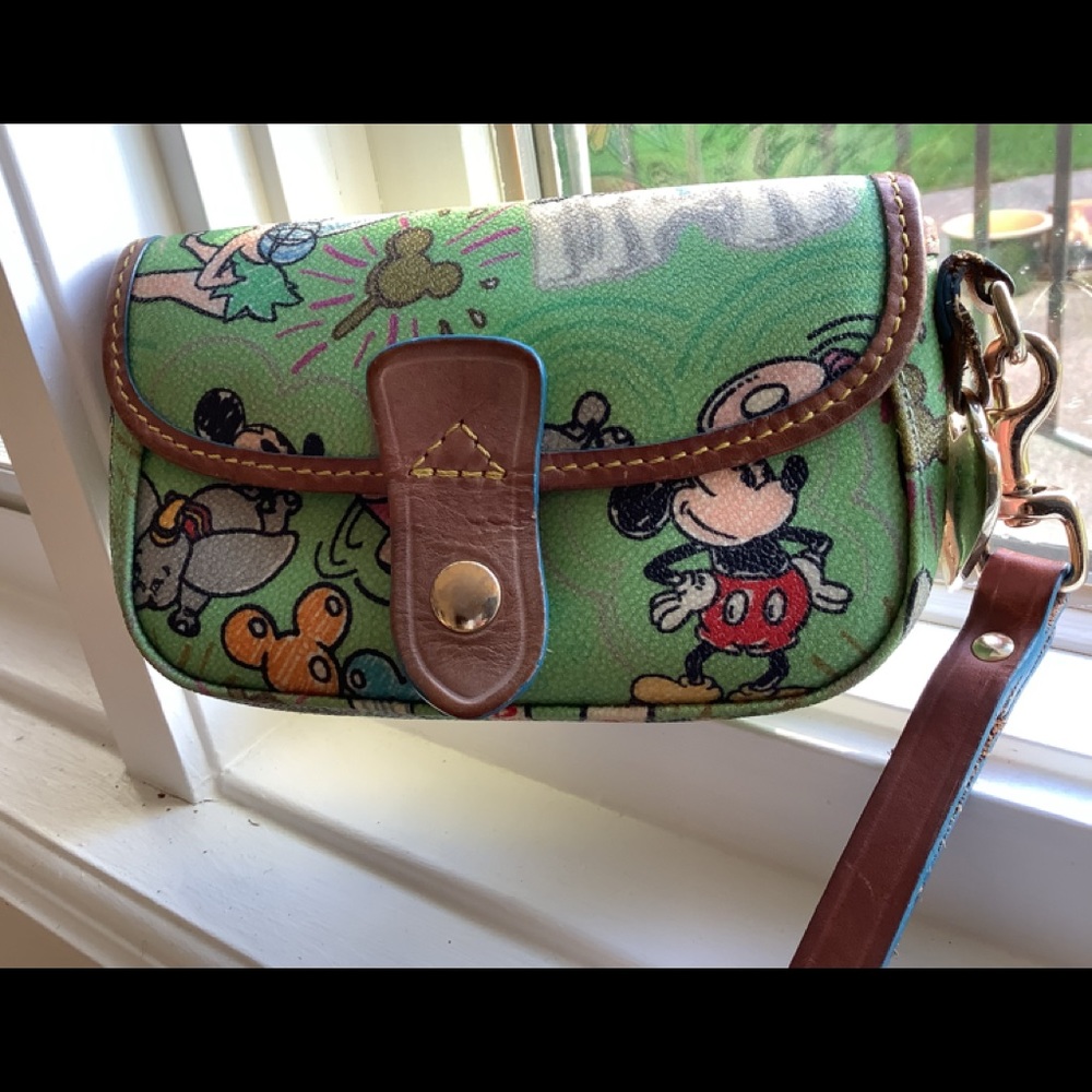 Dooney & Bourke Disney Wristlet green
